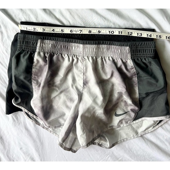 2 Pair Nike runnings shorts size Medium - Picture 10 of 10